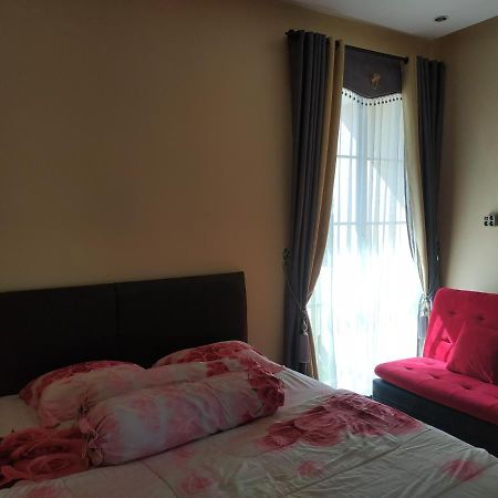 Villa Gumilang Batu  Zewnętrze zdjęcie